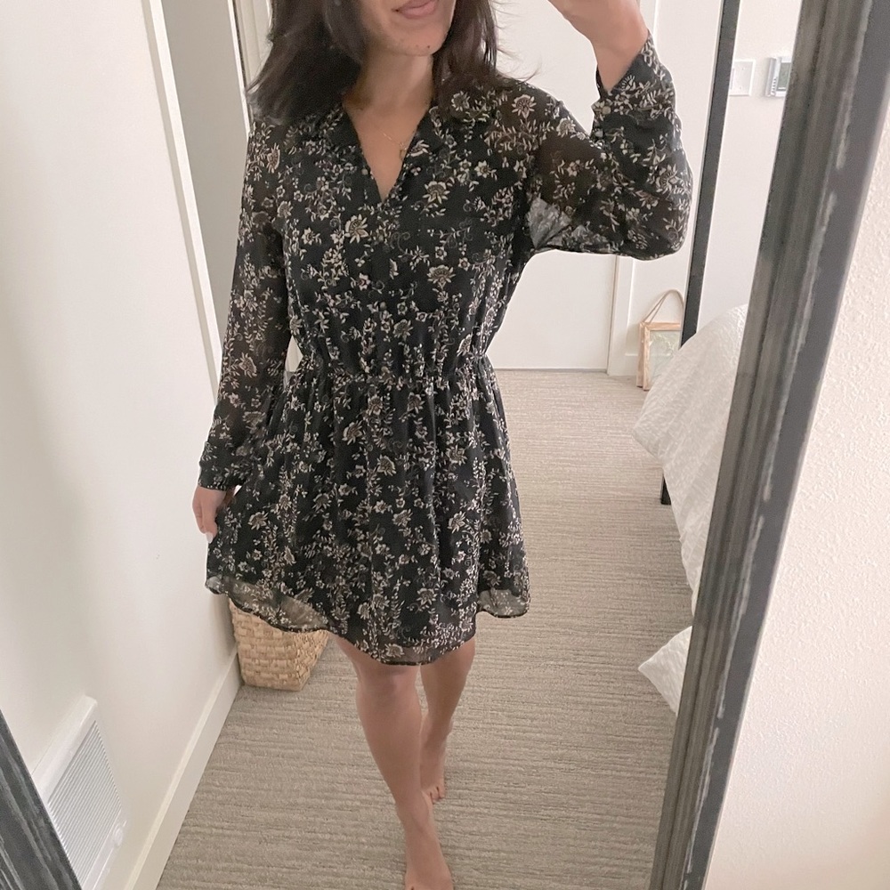 Long sleeve Black floral dress - M